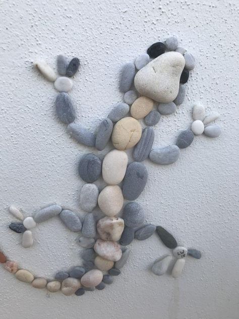 Using Rocks For Decoration, River Rocks Crafts, Rock Yard Art, Stone Artwork Pebble Art, Rock Sculpture Diy, Rock Sculptures Garden Stone Art, Rock Art Ideas River Stones Diy Projects, Rock Art Ideas River Stones, River Rock Crafts