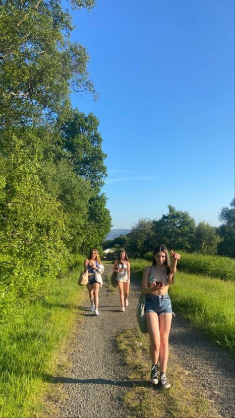 summer 2023 with my best friends ! Scottish Summer, Summer Picture Poses, Shotting Photo, Teen Summer, Summer Fun List, Summer Goals, Summer Plans, Summer Friends, Summer 3