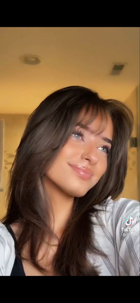 Whispy Front Bangs With Highlights, 90s Blowout With Wispy Bangs, 90s Mom Hair Bangs, Whispy Front Bangs With Curtain Bangs, Whispy Bands Hair, Current Bangs Long Hair, 90s Layered Haircut With Wispy Bangs, Brown Hair And Curtain Bangs, Wispy Bangs And Highlights