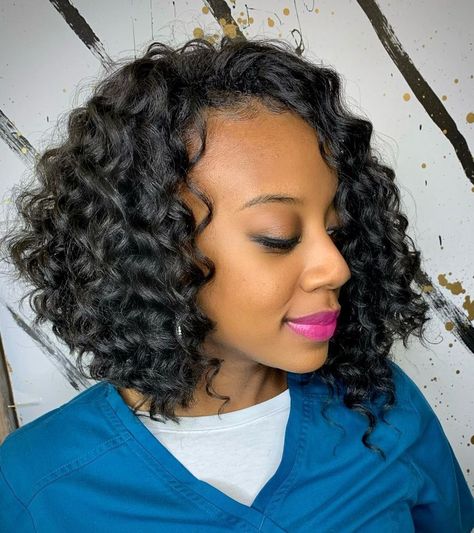 Wavy Curly Inverted Crochet Bob Bob Crochet Hairstyles, Bob Crochet, Short Curly Crochet Hair, Black Prom Hairstyles, Crochet Hair Styles Freetress, Crochet Bob, Crochet Curls, Flat Twist Hairstyles, Crochet Hairstyles