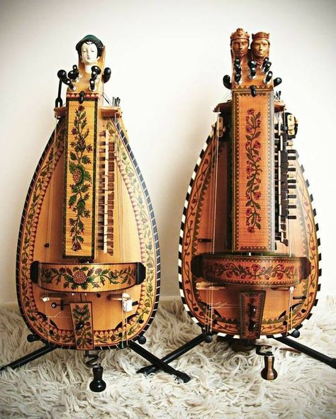 Old Musical Instruments, Hurdy Gurdy, Medieval Music, Harps Music, Instruments Art, Folk Instruments, Bagpipes, Musical Art, Old Music