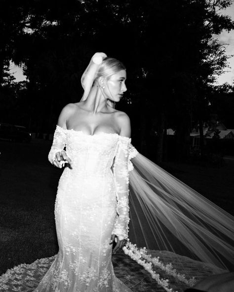 Bieber Wedding, Hailey Bieber Wedding, Simple Wedding Hairstyles, Wedding Dress Trends, Wedding Goals, Hailey Baldwin, Hailey Bieber, Wedding Dress Inspiration, Wedding Pics