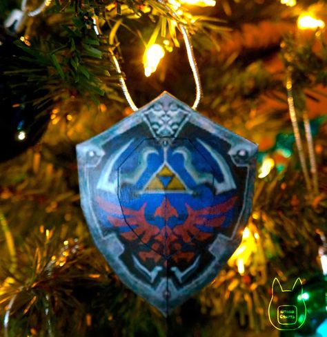 Zelda Christmas, Holiday Ornaments Diy, Nerdy Christmas, Hylian Shield, Geek Christmas, Papercraft Download, Origami Ideas, Ornament Diy, Zelda Breath Of The Wild