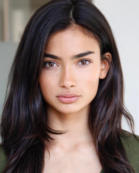 Kelly Gale Kelly Gale, Female Character Inspiration, Long Dark Hair, Brown Blonde Hair, Beauty Face, Girl Face, Dark Hair, Pretty Face, Woman Face