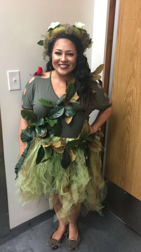 Mother Nature. Halloween costume. Diy Tree Costume Women, Mother Earth Costume Diy, Jungle Costume Women, Tree Costume Woman, Nature Halloween Costumes, Mother Nature Halloween Costume, Mother Earth Costume, Mother Nature Costume Diy, Mother Nature Costume Halloween