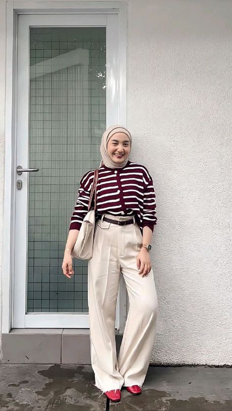 Fesyen Korea, Outfit Kampus, Mix And Match Outfits Hijab, Outfit Ngampus, Ootd Hijab Style, Maroon Outfit, Stylish Outfits Casual, Ootd Hijab Casual, Outfit Hijab Casual