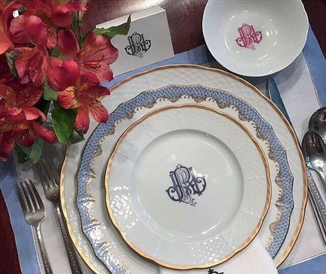 herend monogram Fine China Patterns, Herend China, Glam Pad, Shop Displays, Wedding China, Grilling Gifts, White Dishes, Table Set Up, Blue Kitchen