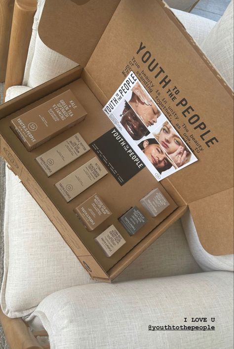 Beauty Pr Package, Pr Packaging, Pr Boxes, Luxury Brand Packaging, Creative Market Fonts, Pr Package, Pr Kit, Beauty Pie, Luxury Packaging Design