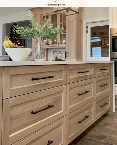 White Oak Cabinets With Dark Floors, White Oak And Green Kitchen, Light Cabinets Dark Floors, Kitchen Light Cabinets, Medium Wood Cabinets, White Oak Kitchen, Barn Kitchen, Kitchen Decor Inspiration, Condo Kitchen