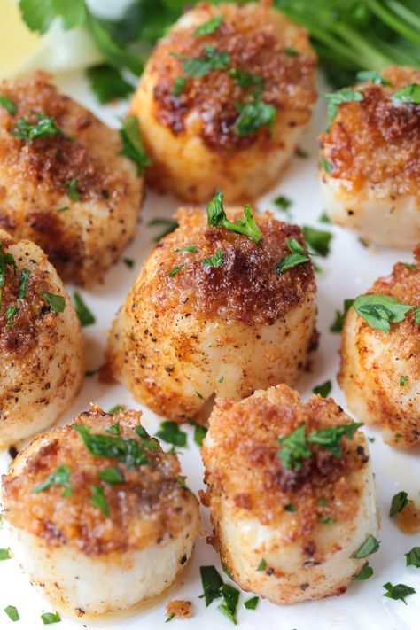 These Air Fryer Scallops are perfectly cooked and are melt in your mouth tender. An easy seafood dinner recipe for any occasion! Air Fryer Scallops, Easy Seafood Dinner, Air Fryer Fish Recipes, Fried Scallops, Seafood Dinner Recipes, Air Fryer Fish, Air Fried Food, Air Fryer Oven Recipes, Air Fry Recipes