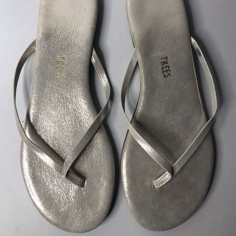 TKEES Silver Synthetic Glitters Thong Flip Flops Sandals Women Sz 10US/41EU/8UK Beautiful Sandals, Sandals Women, Made In Brazil, Flip Flop Sandals, Womens Sandals, Flip Flops, Sandals, Weddings, Jewelry Designer