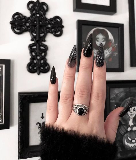 Black And Clear Nails, Transparent Black Nails, Gothic Nail Art Dark, Romantic Goth Nails, Acrylic Nail Designs Black, Black Goth Nails, Ideas Black Nails, Nails Ideas Black, Black Nails Goth