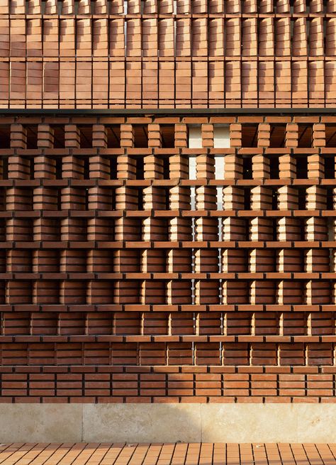 Cloaked in Bricks / Admun Design & Construction Studio Brick Jali, Brick Images, Brick Works, Brick Cladding, Brick Detail, Brick Construction, Brick Art, Brick In The Wall, Brick Texture