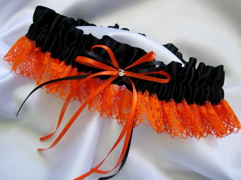 Black And Orange Wedding Dress, Hallowedding Dress, Orange And Black Wedding Theme, Black And Orange Wedding Theme, Orange And Black Wedding, Black And Orange Wedding, Purple Black Wedding, Orange Dress Wedding, Orange Wedding Decorations