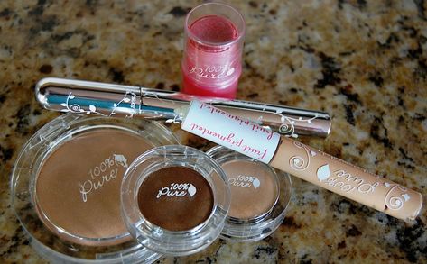 I may receive commissions from purchases made through links in this article. Full DisclosureI wear makeup. Not a ton, just enough. Now I suppose if I wanted to be extra crunchy, I’d give up my makeup ways and embrace my natural face…. But that’s not going to happen. I like my makeup. Makeup does come … Crunchi Makeup, Natural Makeup Brands, Flawless Face Makeup, Pink Smokey Eye, Oval Makeup Brush, Makeup Brush Organization, Dramatic Makeup, Color Nails, Flawless Face