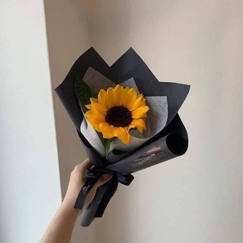 Mini Bucket Flowers, Minimal Bouquet, Minimalist Bouquet, Single Flower Bouquet, Felt Flower Bouquet, Diy Bouquet Wrap, Flower Bouquet Diy, Flower Box Gift, Boquette Flowers