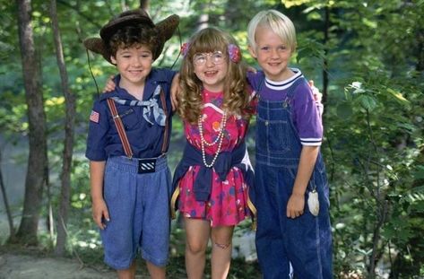 Dennis The Menace Costume, 90s Kids Movies, Bunny Halloween Costume, Dennis The Menace, Family Films, 90s Hip Hop Fashion, Kids' Movies, Female Shorts, Movie Fashion