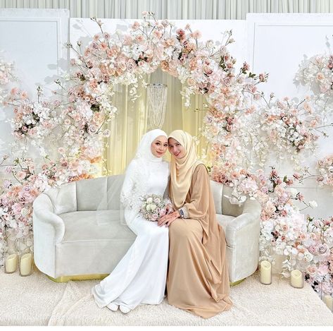 Melayu Wedding, Butterfly Wedding Dress, Pelamin Nikah, Wedding Theme Design, Muslim Wedding Gown, Nikah Decor, Bride Groom Table, Muslim Wedding Photography, Wedding Reception Backdrop