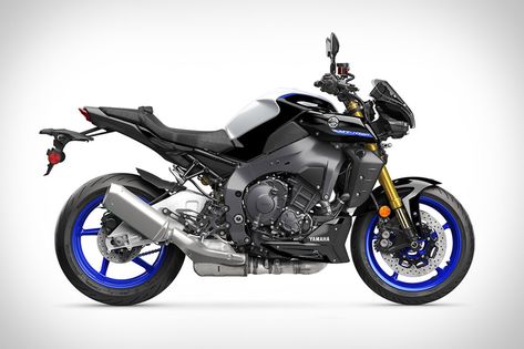 Yamaha's range-topping naked bike, the MT-10 SP, is getting upgrades for 2022. Taking lessons learned on the racetrack with the YZF-R1, the MT-10 is powered... Yamaha Mt10, Raven Color, Yamaha Engines, Sport Atv, Mt 10, Yamaha Bikes, Bike Training, Yamaha Motorcycle, Black Bike