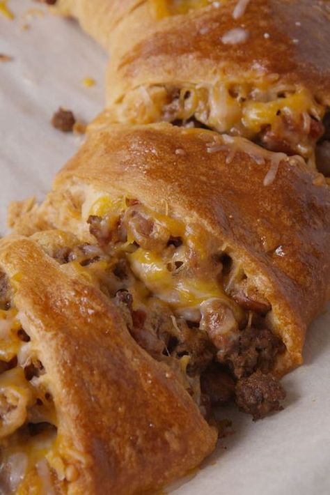 Easy Crescent Roll Recipes, Pillsbury Crescent Roll Recipes, Crescent Roll Recipes Dinner, Recipes Using Crescent Rolls, Taco Ring, Easy Crescent Rolls, Crescent Recipes, Pillsbury Recipes, Croissant Recipe