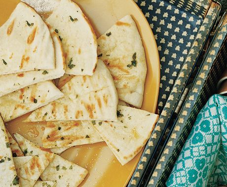 Garlic-Oregano Grilled Pita Bread Grilling Recipes Sides, Pita Bread Recipe, Grilling Sides, Pita Bread, Side Recipes, Bbq Recipes, Bagels, Event Styling, Kosher Salt