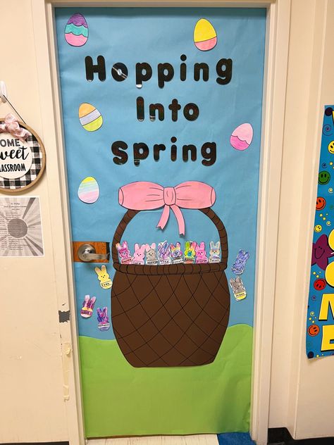 Easter Classroom Door, Decorate Hallway, School Hallway Decorations, Hallway Decorations, Decorated Doors, Easter Classroom, School Hallway, Easter School, Easter Door Decor