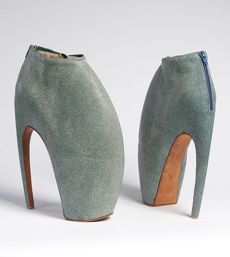 Alexander Mcqueen Armadillo Shoes, Central Saint Martins, British Design, Metropolitan Museum, Metropolitan Museum Of Art, Heeled Mules, Mule Shoe, Alexander, Alexander Mcqueen