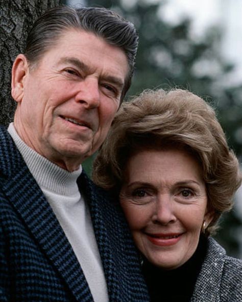 Famous Families, Nancy Reagan, Young Johnny Depp, The Wedding Singer, United States Presidents, Search Google, Historical People, Famous Couples, Ronald Reagan