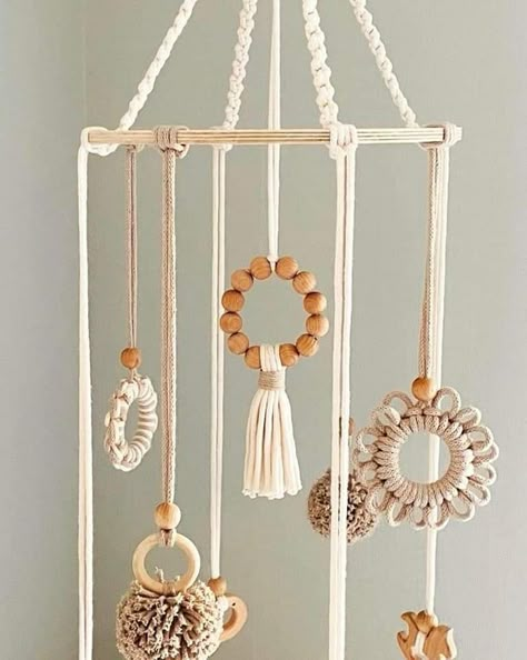 Macrame Ideas For Nursery, Diy Macrame Mobile, Macrame Mobile Diy, Macrame Baby Room Decor, Macrame Baby Toys, Makramee Mobile Baby, Baby Macrame Ideas, Macrame Mobile Nursery, Diy Mobile Baby