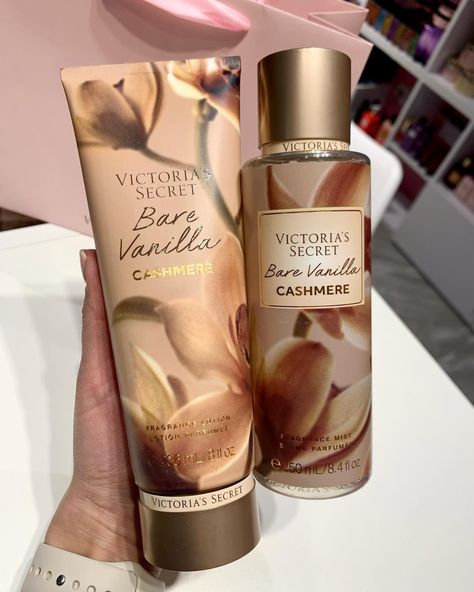 Victoria Secret Body Spray, Victoria Secret Lotion, Victoria Secret Fragrances, Perfume Collection Fragrance, Simple Skincare Routine, Shower Skin Care, Body Smells, Victoria Secret Perfume, Smell Goods