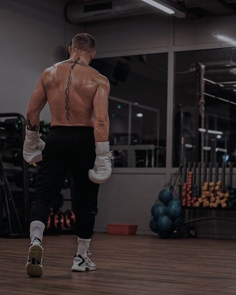 Conor Mcgregor Back Tattoo, Ufc Tattoo, Conor Mcgregor Body, Mcgregor Training, Conor Mcgregor Hairstyle, Conor Mcgregor Boxing, Conor Mcgregor Wallpaper, Mcgregor Wallpapers, Conor Mcgregor Ufc