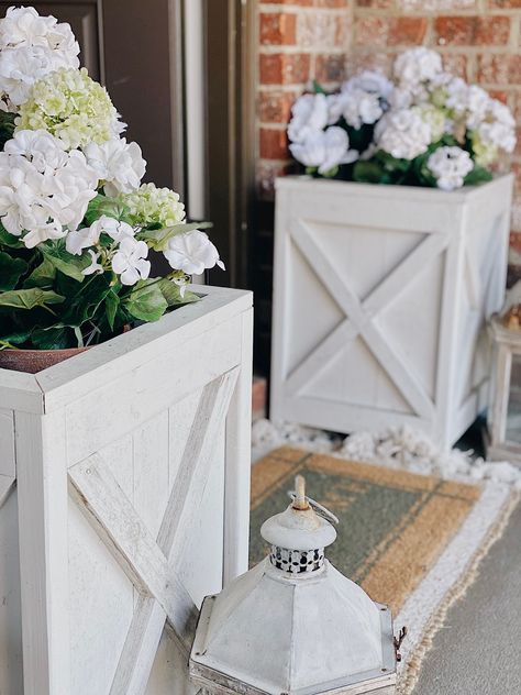 Welcome Home Saturday, a blogging series by She Gave It A Go Farmhouse Spring Front Porch, Ornate Bedroom, Spring Front Porch Decor, Spring Kitchen Decor, Summer Front Porch Decor, Spring Doormats, Spring Front Porch, Spring Porch Decor, Front Porch Decor