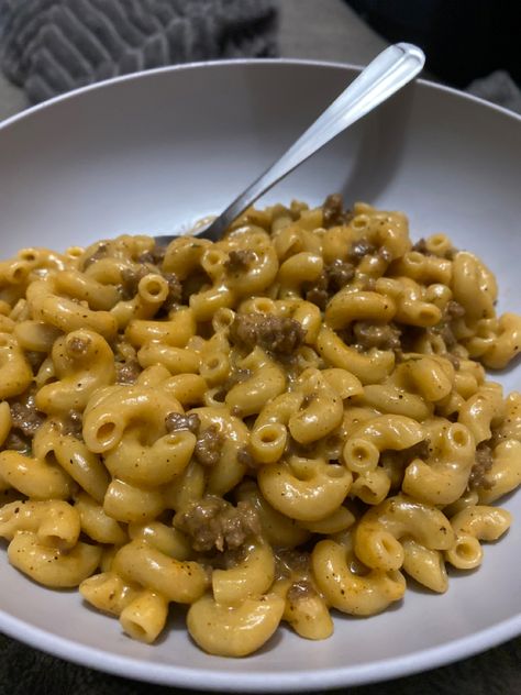 Mac And Cheese With Ground Beef, Dinners With Ground Beef, Hamburger Helper Homemade, Eating Hamburger, Cheeseburger Mac, Hamburger Helper Recipe, Cheeseburger Macaroni, Homemade Cheeseburgers, Elbow Pasta