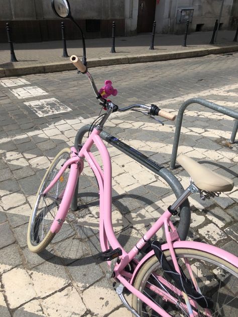 Pink Bike Aesthetic, Summer Inspo Aesthetic, Summer Aesthetic Friends, Bike Summer, Aesthetic Bike, Friends Ideas, Bike Aesthetic, Pink Bike, Sam & Cat