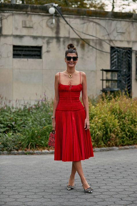 The Latest Street Style From New York Fashion Week | Who What Wear Popular Clothing Brands, Top Street Style, New York Fashion Week Street Style, Oufits Casual, Red Midi, Self Portrait Dress, Spring Street Style, Red Midi Dress, Fashion Week Street Style