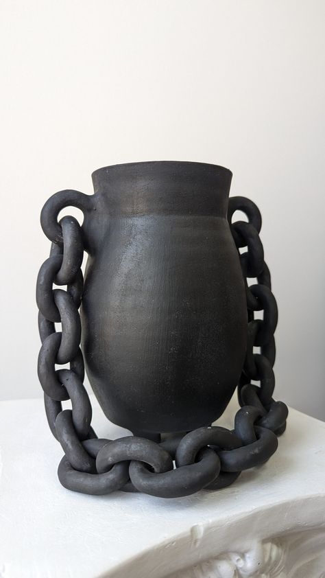 Ceramic Chain, Ceramic Pottery Vase, Ceramics Pottery Vase, Vase Handmade, Art Ceramics, Ceramics Pottery, Black Ceramic, Pottery Vase, Fine Art Ceramics