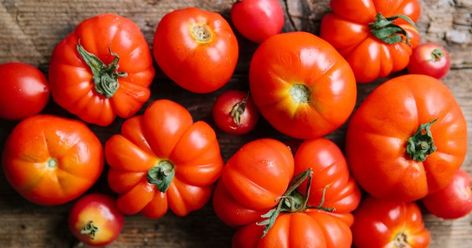 Health Benefits Of Tomatoes, Vegan Tomato Soup, Roasted Tomato Salsa, Tomato Recipe, Short Stack, Tomato Season, Tomato Soup Recipes, Flax Seeds, Spicy Food