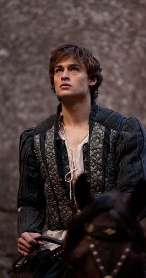 Douglas Booth Romeo, Romeo I Julia, Romeo Montague, Rabastan Lestrange, Douglas Booth, Royalty Aesthetic, Mötley Crüe, Story Inspiration, Medieval Fantasy