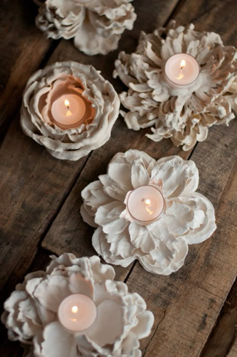 33 DIY Candle Holders To Light Up Your World https://diyjoy.com/diy-candle-holders/ Votives Diy, Paris Flowers, Diy Plaster, Diy Flores, Fleurs Diy, Simple Centerpieces, Rustic Crafts, Plaster Of Paris, Diy Candle Holders