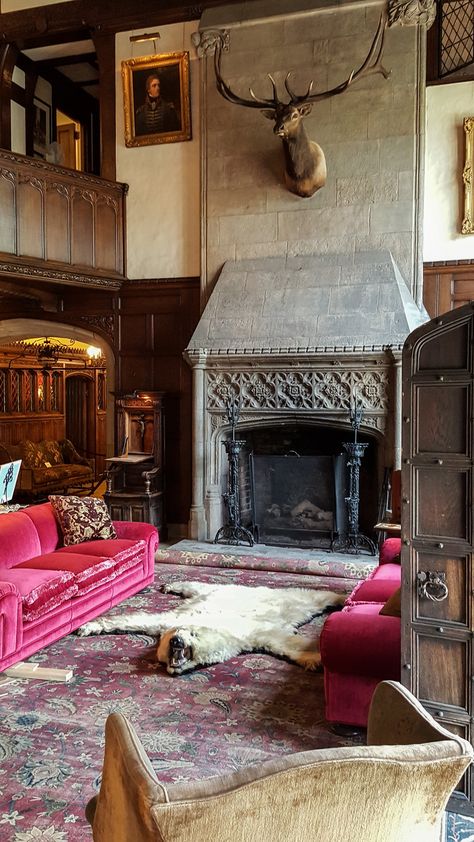 https://flic.kr/p/VYbKMm | Great Hall fireplace - Stan Hywet | Great Hall and fireplace on the first floor at Stan Hywet (pron. "Stan HEE-wit"; Olde English for "stone hewn"), the manor house built in Akron, Ohio, by F. A. Sieberling (who founded Goodyear Tire & Rubber). The house was designed by Cleveland architect Charles Schneider in the Tudor Revival style, and completed in 1915. Hugo Huber, an interior designer from New York City, decorated the interior. Huber work Hall Fireplace, English Fireplace, European Interiors, Pewabic Pottery, The Manor House, Art Frame Tv, Tudor Revival, Country Manor, English Country Decor