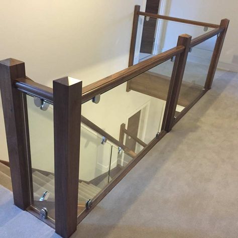 Gallery Railing Design, Clear Banister, Stairs With Glass Panels, Glass Landing, Glass Bannister, Stairway Ideas, Industrial Basement, Glass Railing Stairs, Stairs Railing