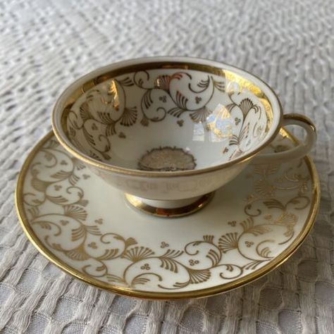 Schumann Arzberg Bavaria Demitasse Cup and Saucer Gold Floral Tea Cup | eBay Antique Tea Cups Vintage, Vintage Tea Cups, Floral Tea Cup, Royal Ball, Pretty Tea Cups, Antique Tea Cups, Beautiful Tea, Wallpaper Nature Flowers, Wallpaper Nature