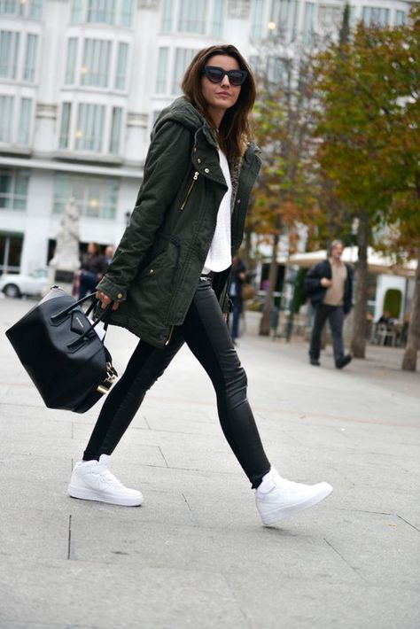 Parka Outfits, Parka Jacket Outfit, Parka Outfit, Outfits With Air Force Ones, Outfits With Jordan 1s Fashion Styles, Lederhosen Outfit, Parka Jacket Women, Alexandra Pereira, Neue Outfits