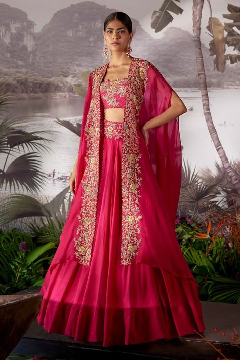 Sangeet Outfit Sisters, Asymmetric Cape, Mehandi Dress, Mrunalini Rao, Embroidery Zardozi, Cape Lehenga, Silk Cape, Sangeet Outfit, Embroidered Cape