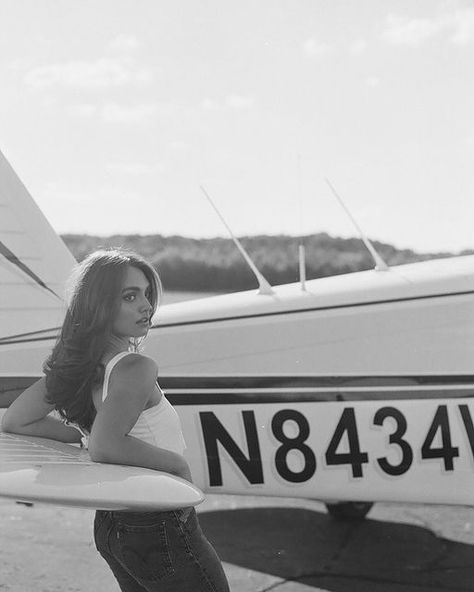 Ariel Marie Johnson on Instagram: "You know I like my planes a little bit older 😉

#piper #pipercherokee #pipercherokee180 #whiskeyflys #femalepilot #aviationphotography #aviation #airplanelovers" Cessna Photoshoot, Senior Photos With Airplane, Airport Senior Pictures, Aviation Graduation Pictures, Airplane Senior Pictures, Pilot Photoshoot, Aviation Photoshoot, Plane Photoshoot, Pilot Pictures