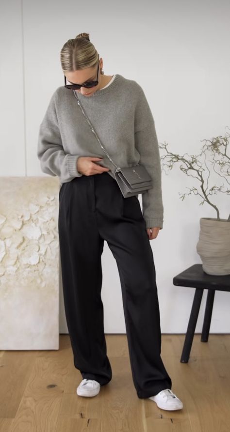 Minimalist Trousers Outfit, Tailored Trousers Women Outfits, Green Shirt Winter Outfit, Trousers T Shirt Outfit, Trouser Pants With Sneakers, Black Slacks Fall Outfit, Wide Leg Pants Jacket, Oversize Work Outfit, Sweatshirt With Trousers Outfit