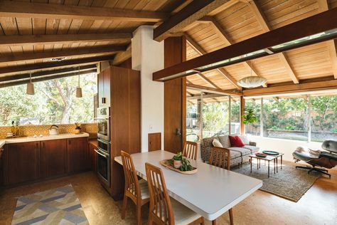 California Bungalow, Clerestory Windows, Bungalow Style, California Real Estate, Modern Bungalow, Prefab Homes, California Homes, Mid Century Modern House, Time Capsule