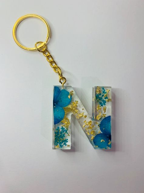 Keychain Crafts, Resin Keyrings, Diy Resin Keychain, Keychain Craft, Letter Keychain, Initial Keychain, Resin Jewelry Diy, Resin Keychain, Paper Quilling Designs