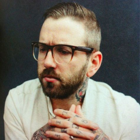 Man haircut Dallas Green, Tatto Boys, City And Colour, Green City, Best Short Haircuts, I'm With The Band, Wearing Glasses, Man Crush, Haircuts For Men