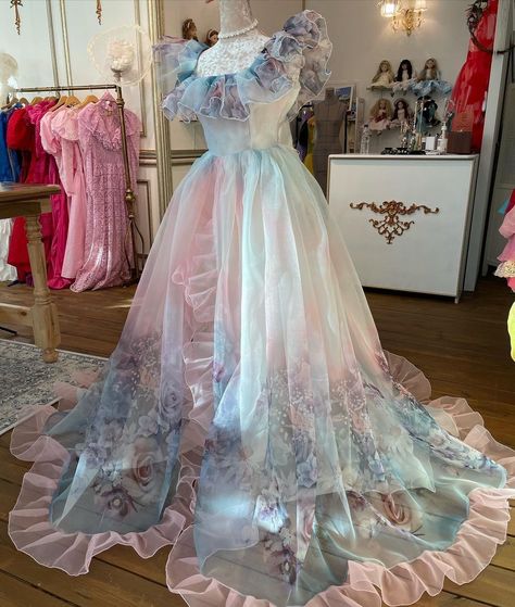 angel princess fairy selkie dress Royal Outfits Princesses, Selkie Dress, Angel Princess, Princess Fairy, Gowns Dresses Elegant, Angel Dress, Diy Skirt, Princess Gown, Rainbow Fashion